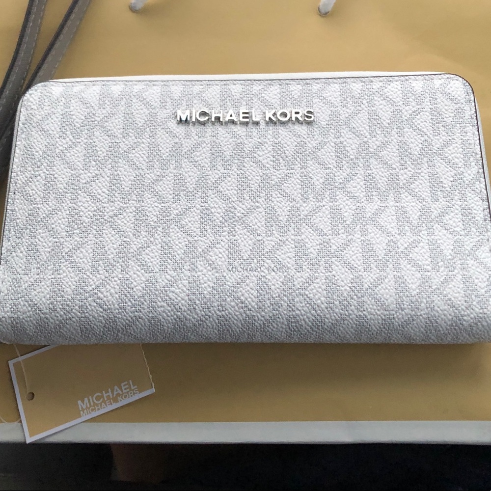 NWT-Michael Kors Wristlet- Price Negotiable